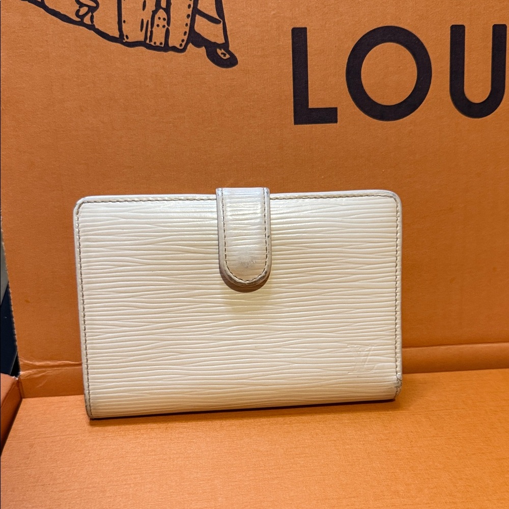 Louis Vuitton Cream Epi kiss lock Wallet